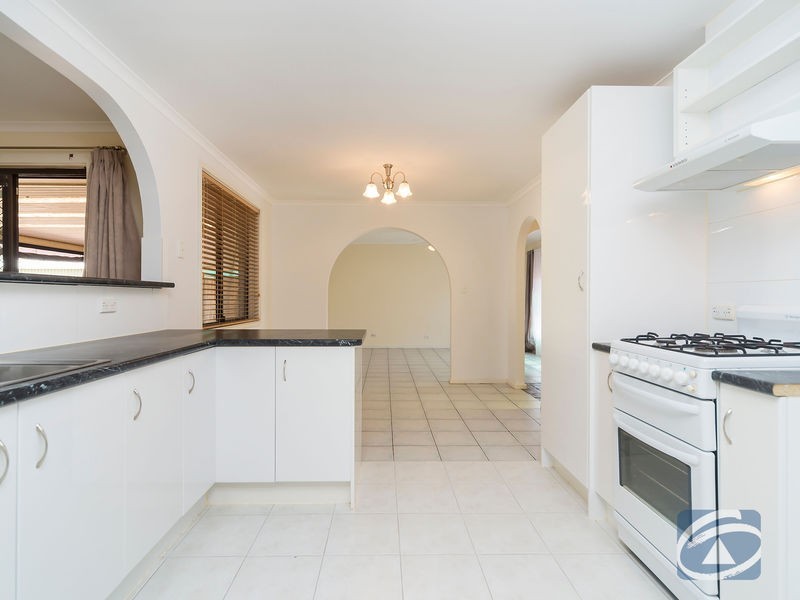24 Commodore Parade, Andrews Farm SA 5114