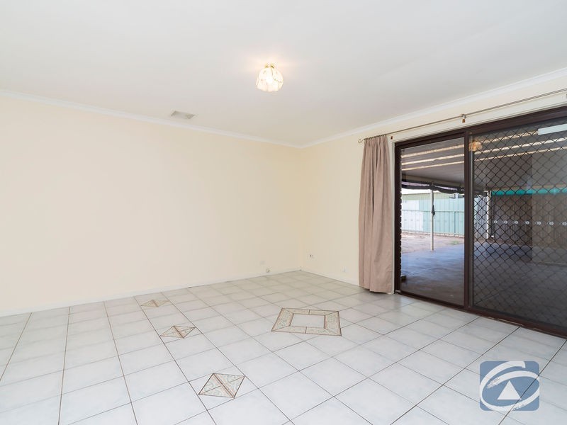 24 Commodore Parade, Andrews Farm SA 5114