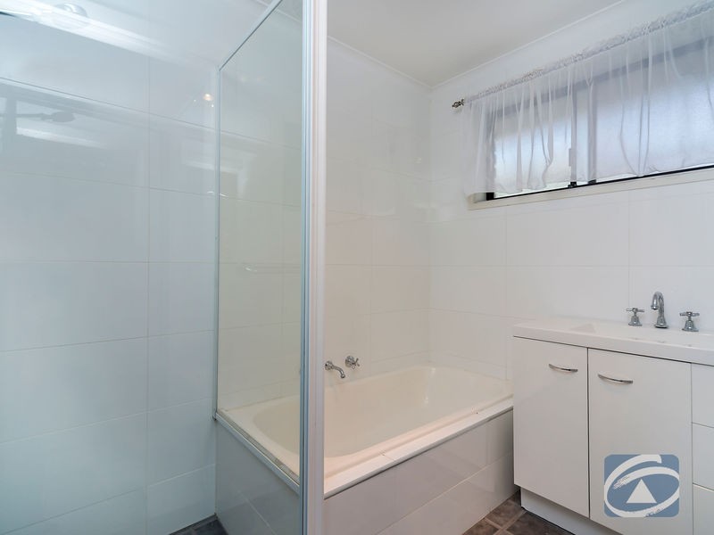 24 Commodore Parade, Andrews Farm SA 5114