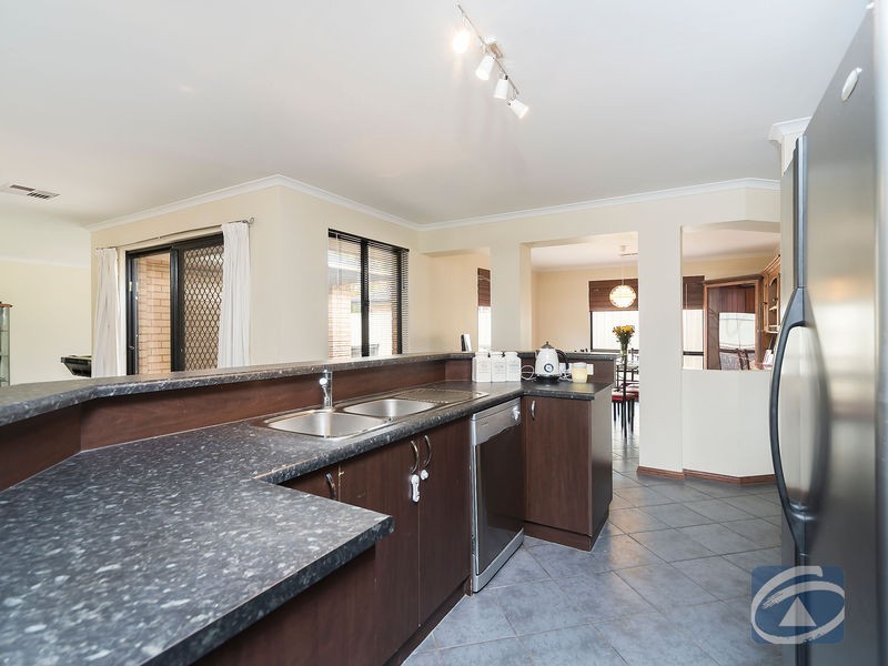 2 McLaren Court, Munno Para West SA 5115