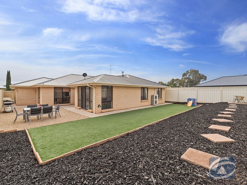 2 McLaren Court, Munno Para West SA 5115