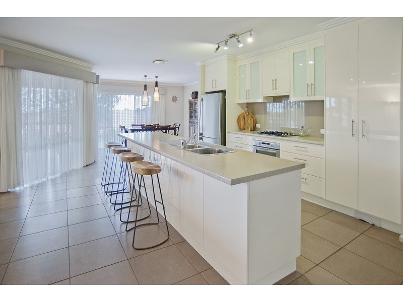 9 Greaves Crt, Evanston Park SA 5116