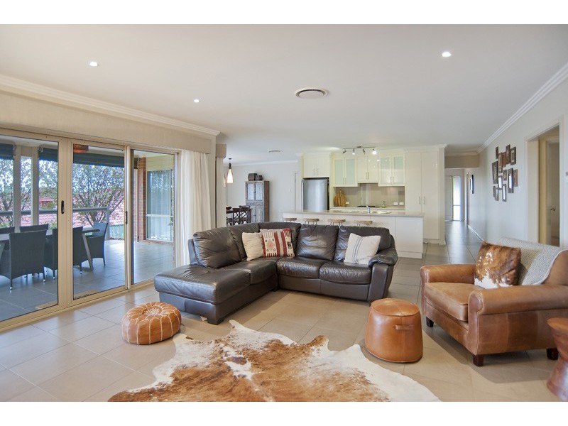 9 Greaves Crt, Evanston Park SA 5116