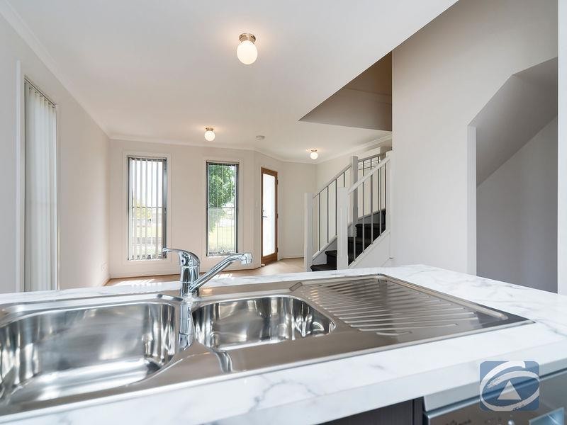 1/16 Swinden Cres, Blakeview SA 5114