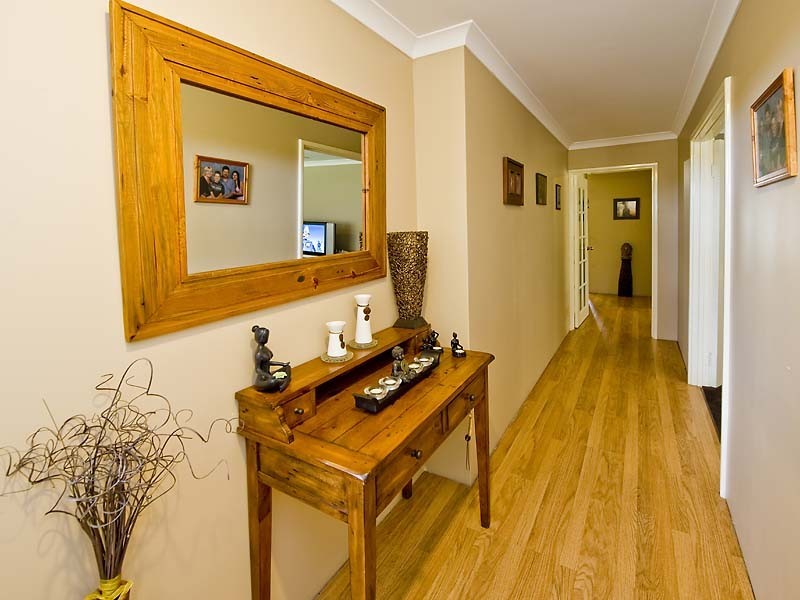 8 Barents Road, Canning Vale WA 6155