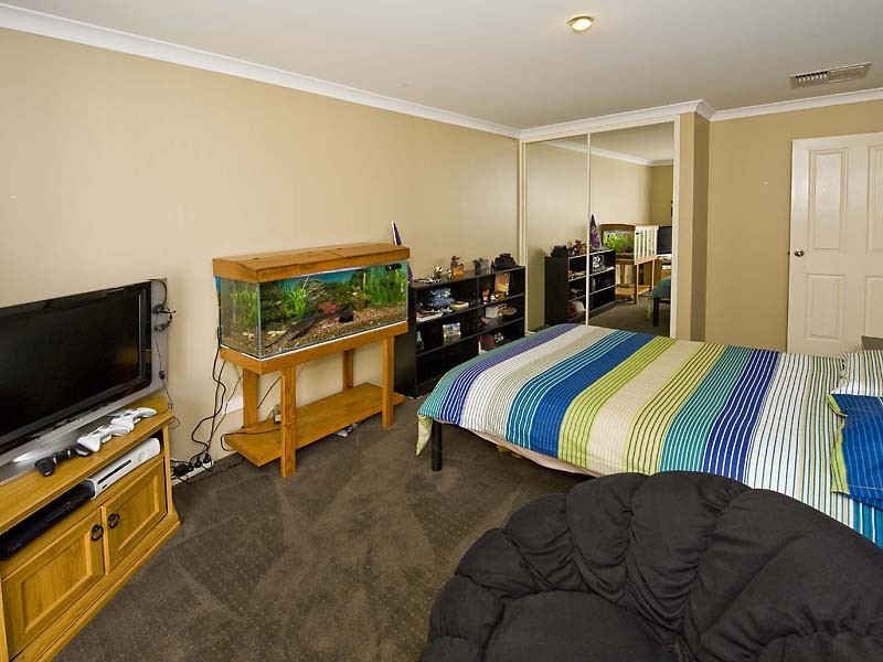 8 Barents Road, Canning Vale WA 6155