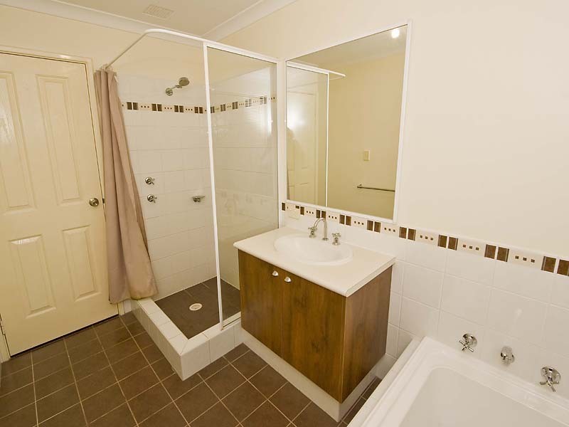 8 Barents Road, Canning Vale WA 6155