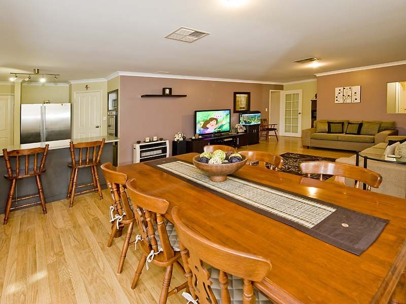 8 Barents Road, Canning Vale WA 6155