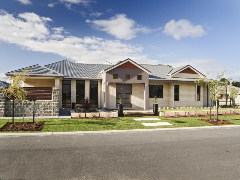 11 Birmingham Parade, Piara Waters WA 6112