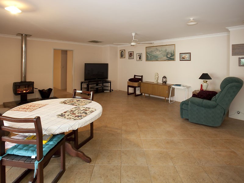 6 Bohemia Grove, Seville Grove WA 6112