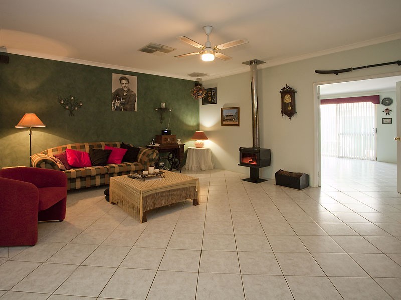 6 Bohemia Grove, Seville Grove WA 6112