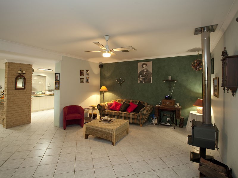 6 Bohemia Grove, Seville Grove WA 6112
