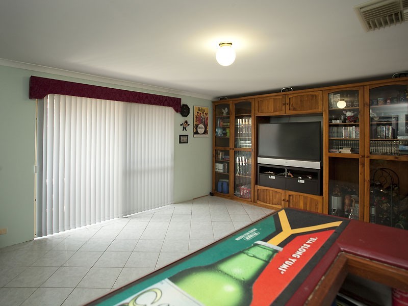 6 Bohemia Grove, Seville Grove WA 6112