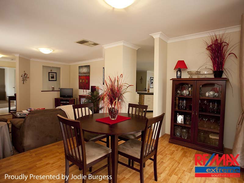 52 Discovery Drive, Thornlie WA 6108