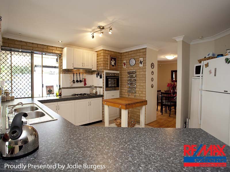 52 Discovery Drive, Thornlie WA 6108