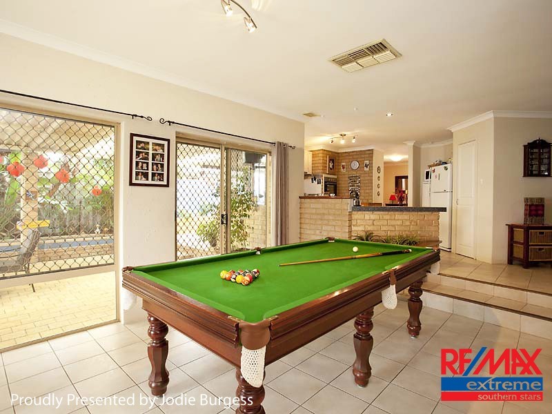 52 Discovery Drive, Thornlie WA 6108