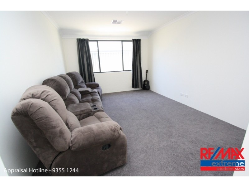 39 Hillhouse Way, Piara Waters WA 6112