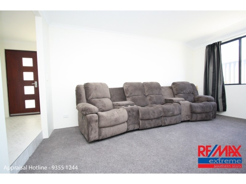 39 Hillhouse Way, Piara Waters WA 6112