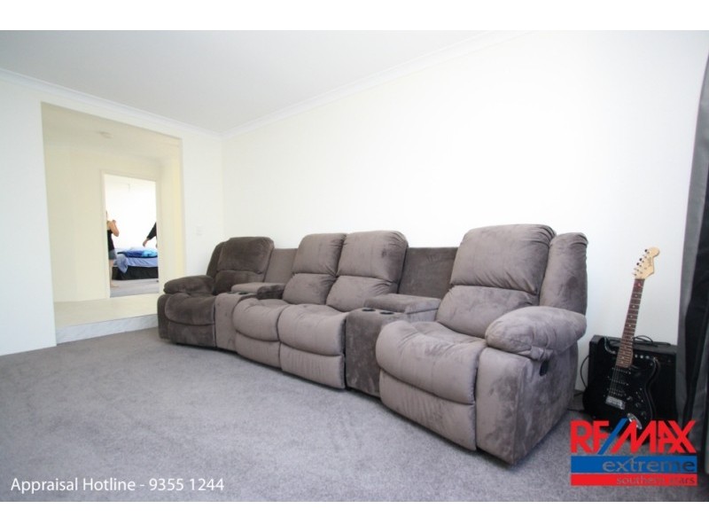 39 Hillhouse Way, Piara Waters WA 6112