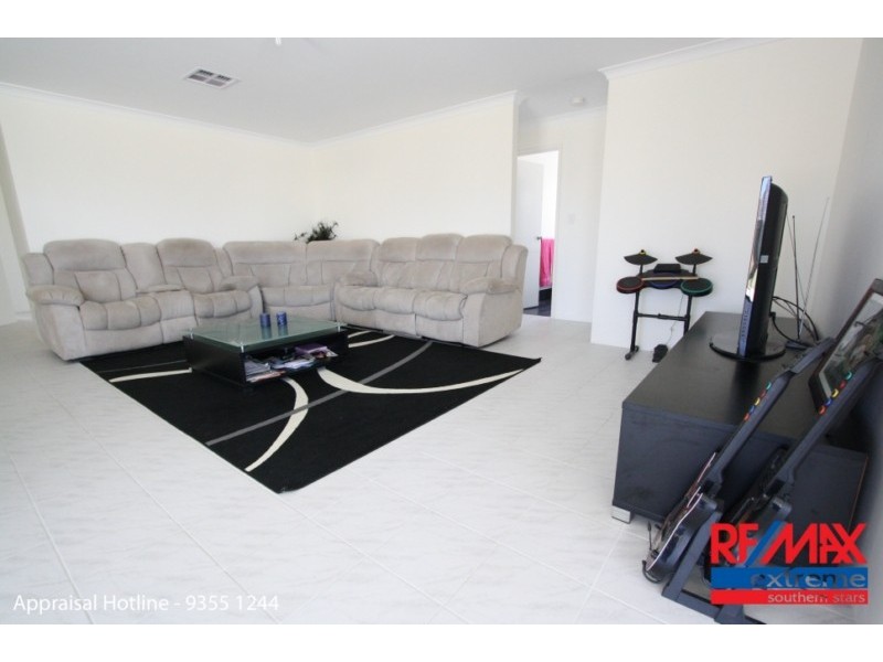 39 Hillhouse Way, Piara Waters WA 6112
