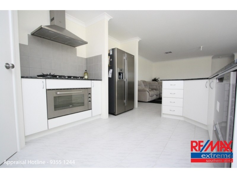 39 Hillhouse Way, Piara Waters WA 6112