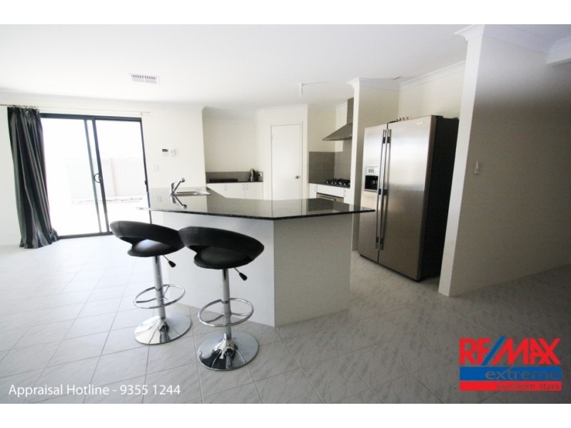 39 Hillhouse Way, Piara Waters WA 6112