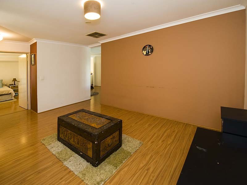 1  Skye Close, Camillo WA 6111