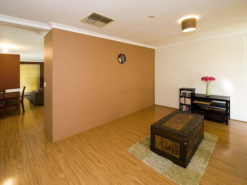 1  Skye Close, Camillo WA 6111