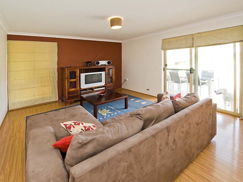 1  Skye Close, Camillo WA 6111