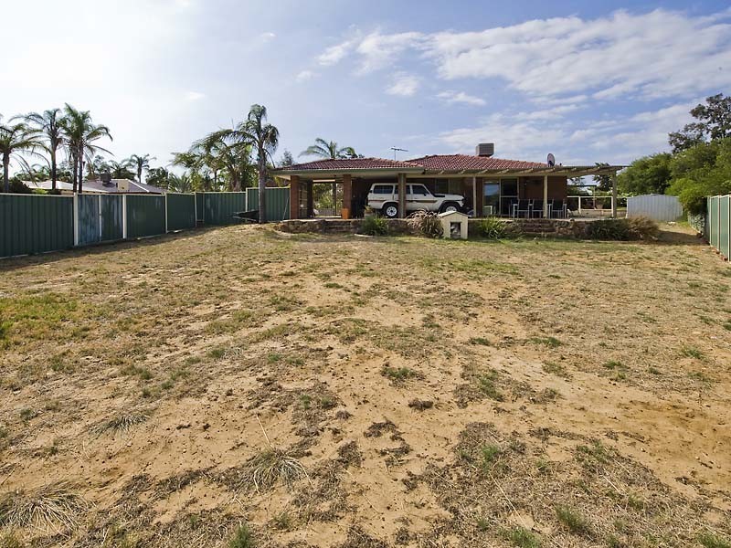 1  Skye Close, Camillo WA 6111
