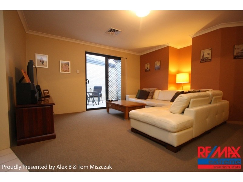 9/12 Stephen Street, Queens Park WA 6107