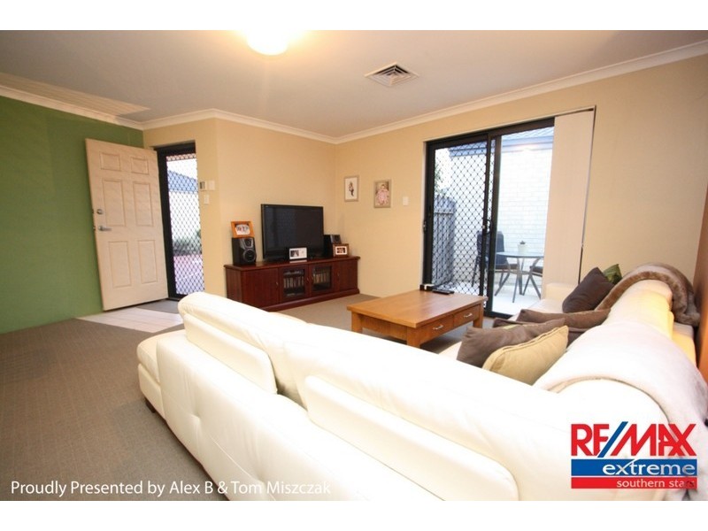 9/12 Stephen Street, Queens Park WA 6107