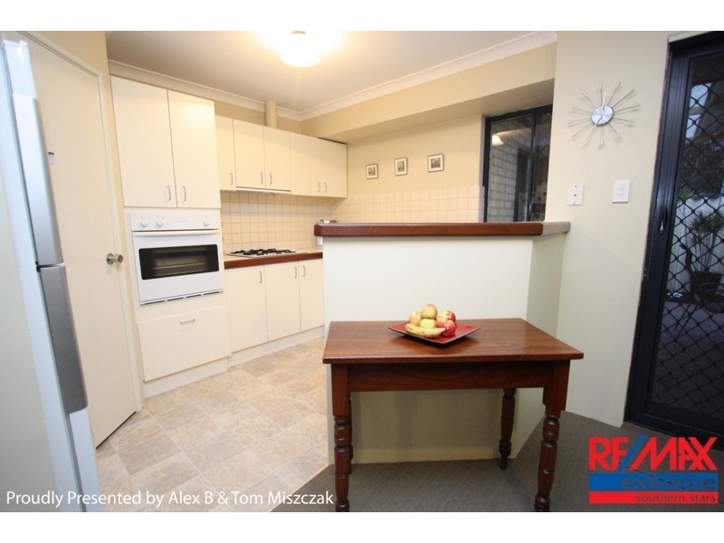 9/12 Stephen Street, Queens Park WA 6107