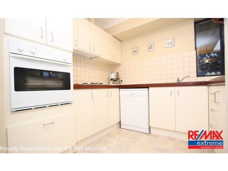 9/12 Stephen Street, Queens Park WA 6107