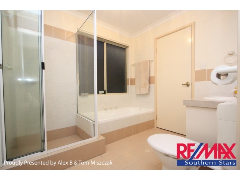 2/80 Centre St, Queens Park WA 6107