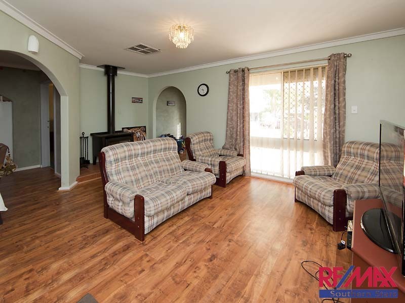 7 Oakfield Place, Kelmscott WA 6111