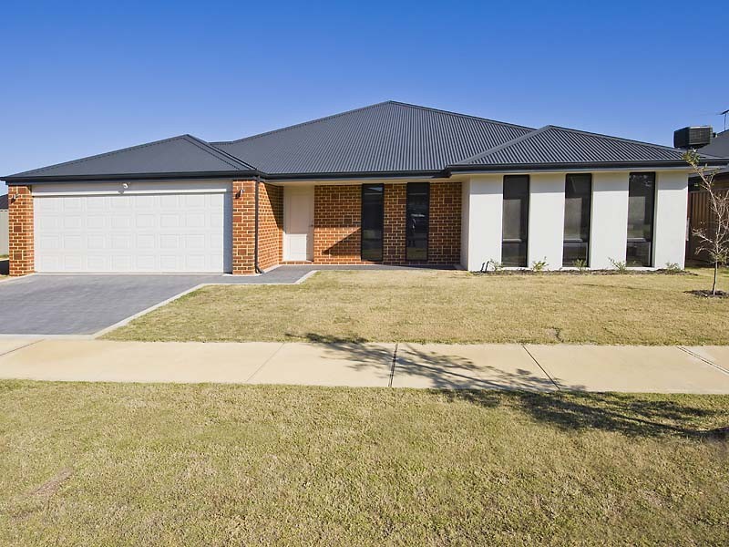 62  Hillhouse Way, Piara Waters WA 6112