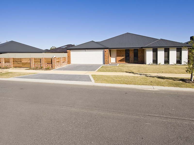 62  Hillhouse Way, Piara Waters WA 6112