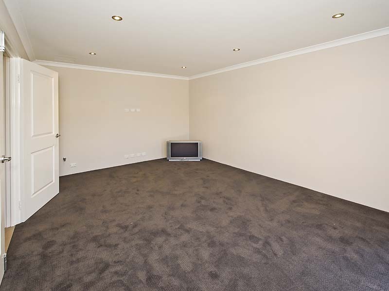 62  Hillhouse Way, Piara Waters WA 6112