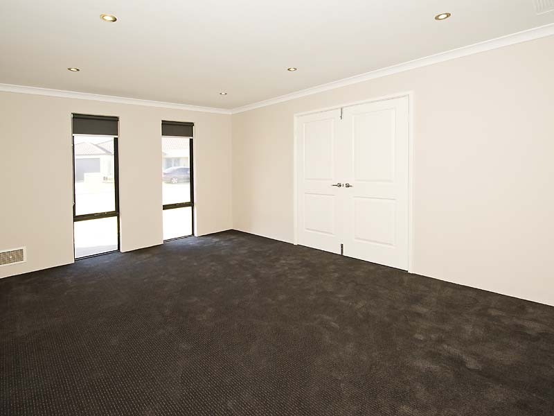 62  Hillhouse Way, Piara Waters WA 6112