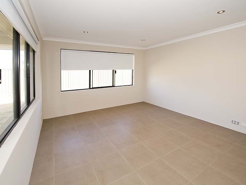 62  Hillhouse Way, Piara Waters WA 6112