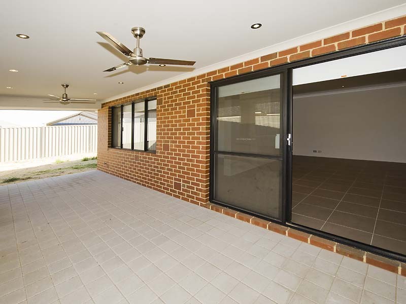 62  Hillhouse Way, Piara Waters WA 6112