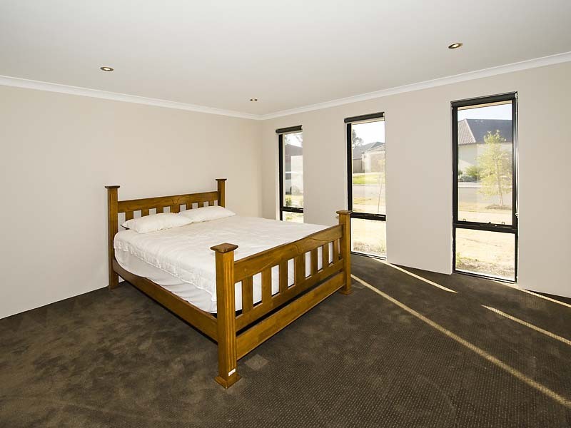 62  Hillhouse Way, Piara Waters WA 6112