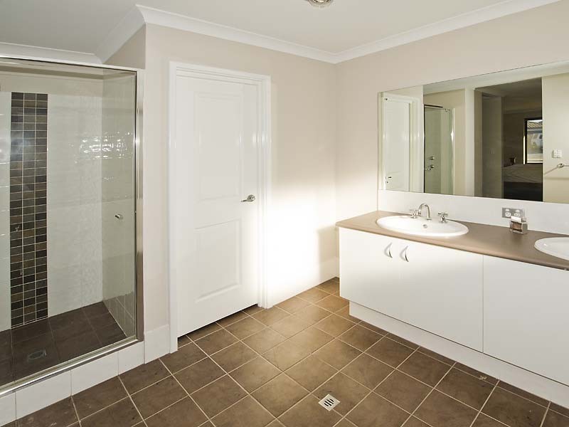 62  Hillhouse Way, Piara Waters WA 6112