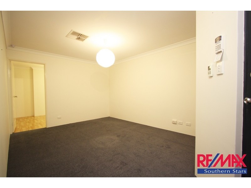 1/17 Beard Place, Queens Park WA 6107