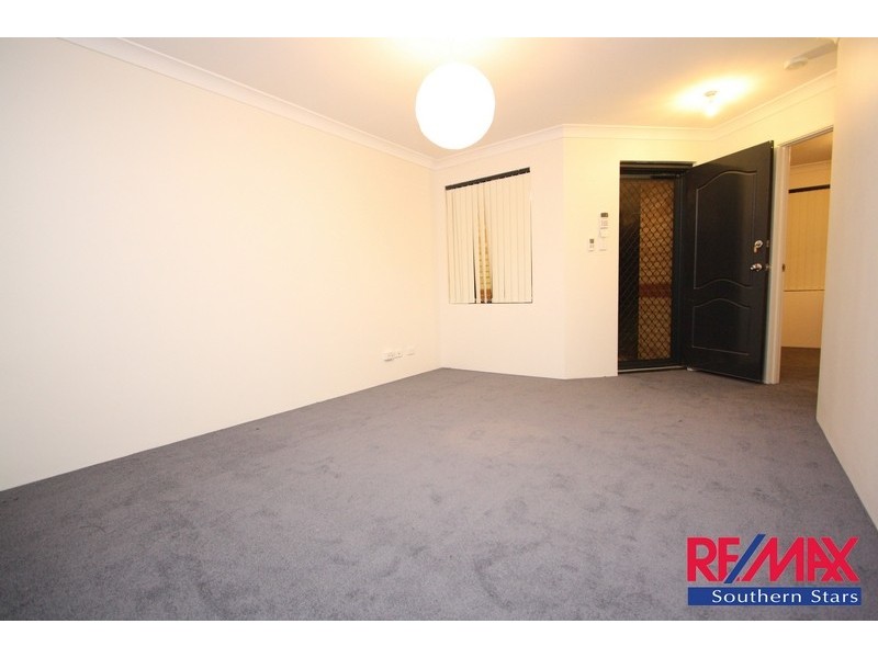 1/17 Beard Place, Queens Park WA 6107