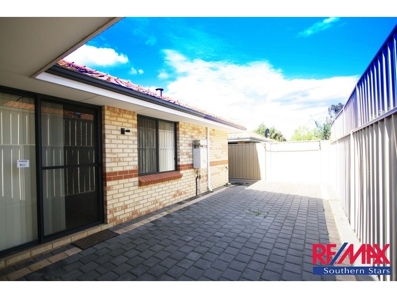 1/17 Beard Place, Queens Park WA 6107