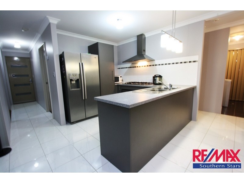 12 Retchford Way, Queens Park WA 6107