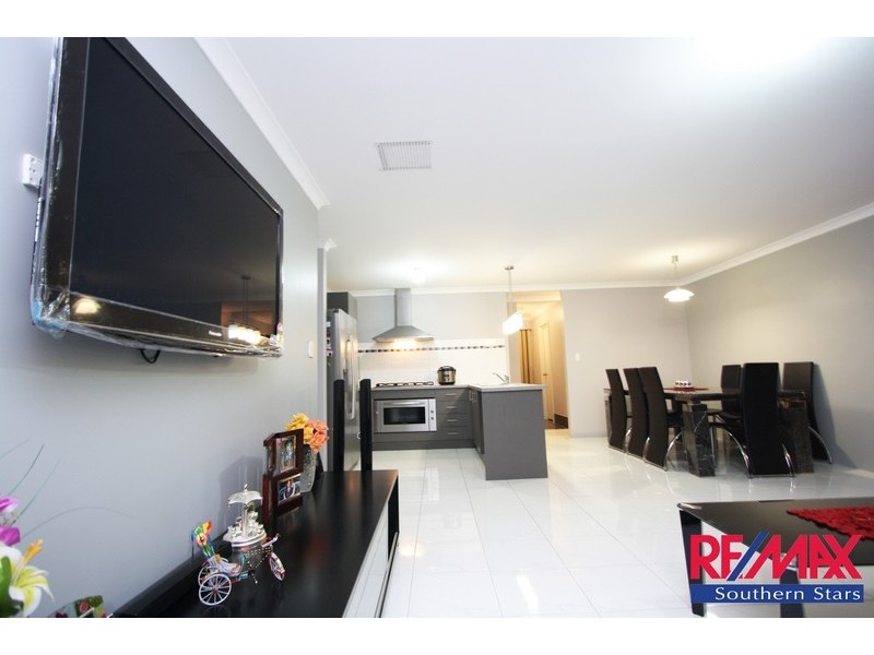 12 Retchford Way, Queens Park WA 6107