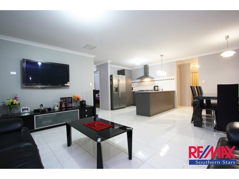 12 Retchford Way, Queens Park WA 6107